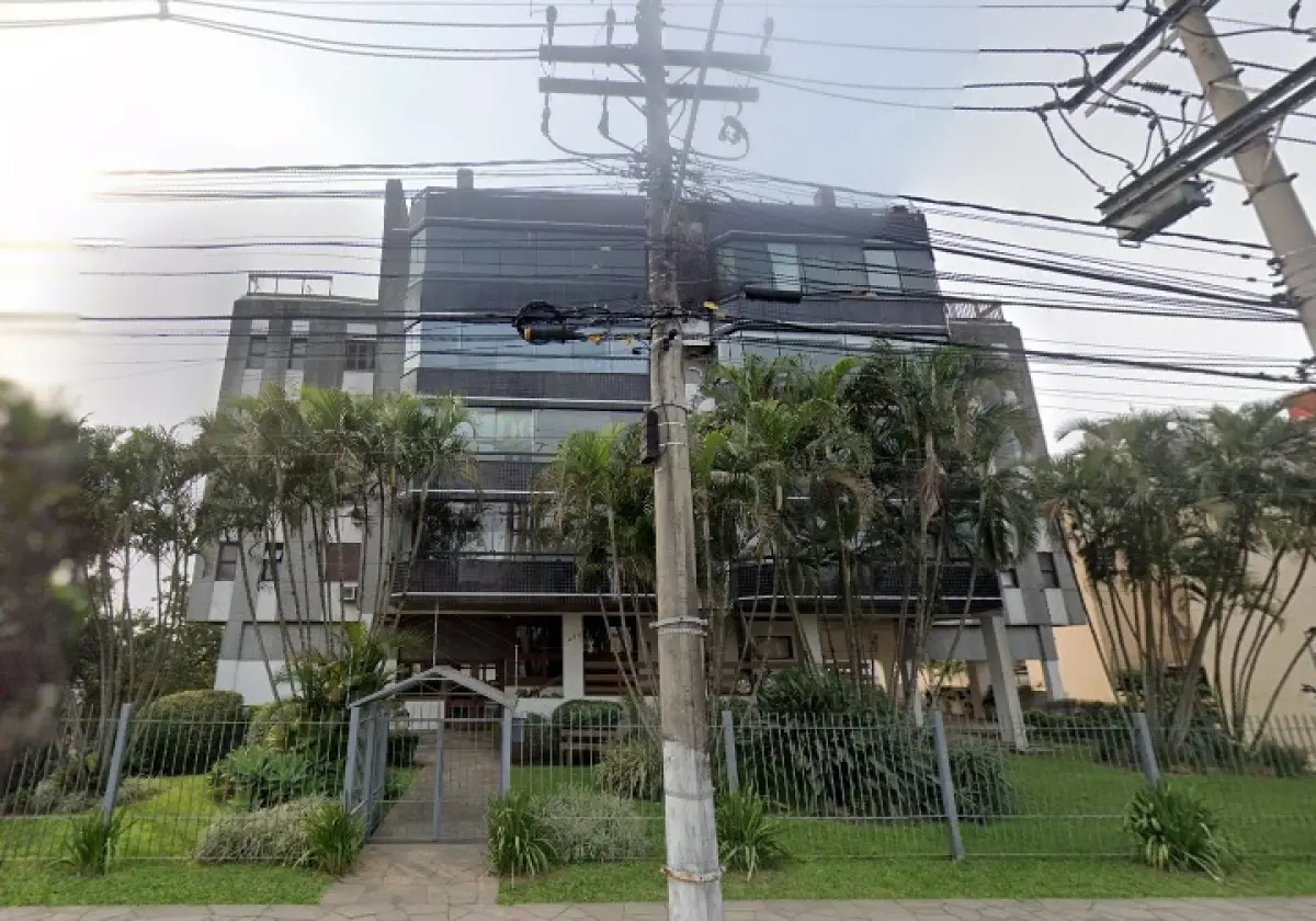 LOTE 000 - O apartamento nº 502 do Condomínio Edifício Almenara com área real privativa de 380,18m2. O box nº 07. O box nº 08