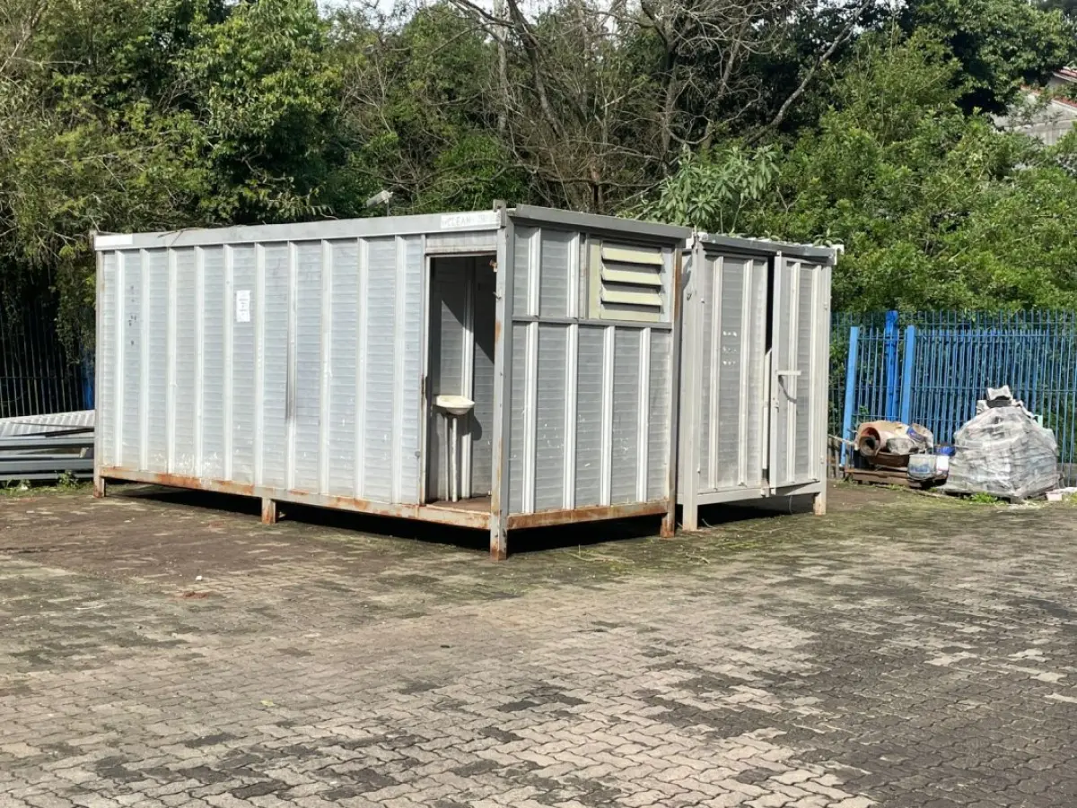LOTE 001 - Um container de 6 metros para almoxarifado/escritório