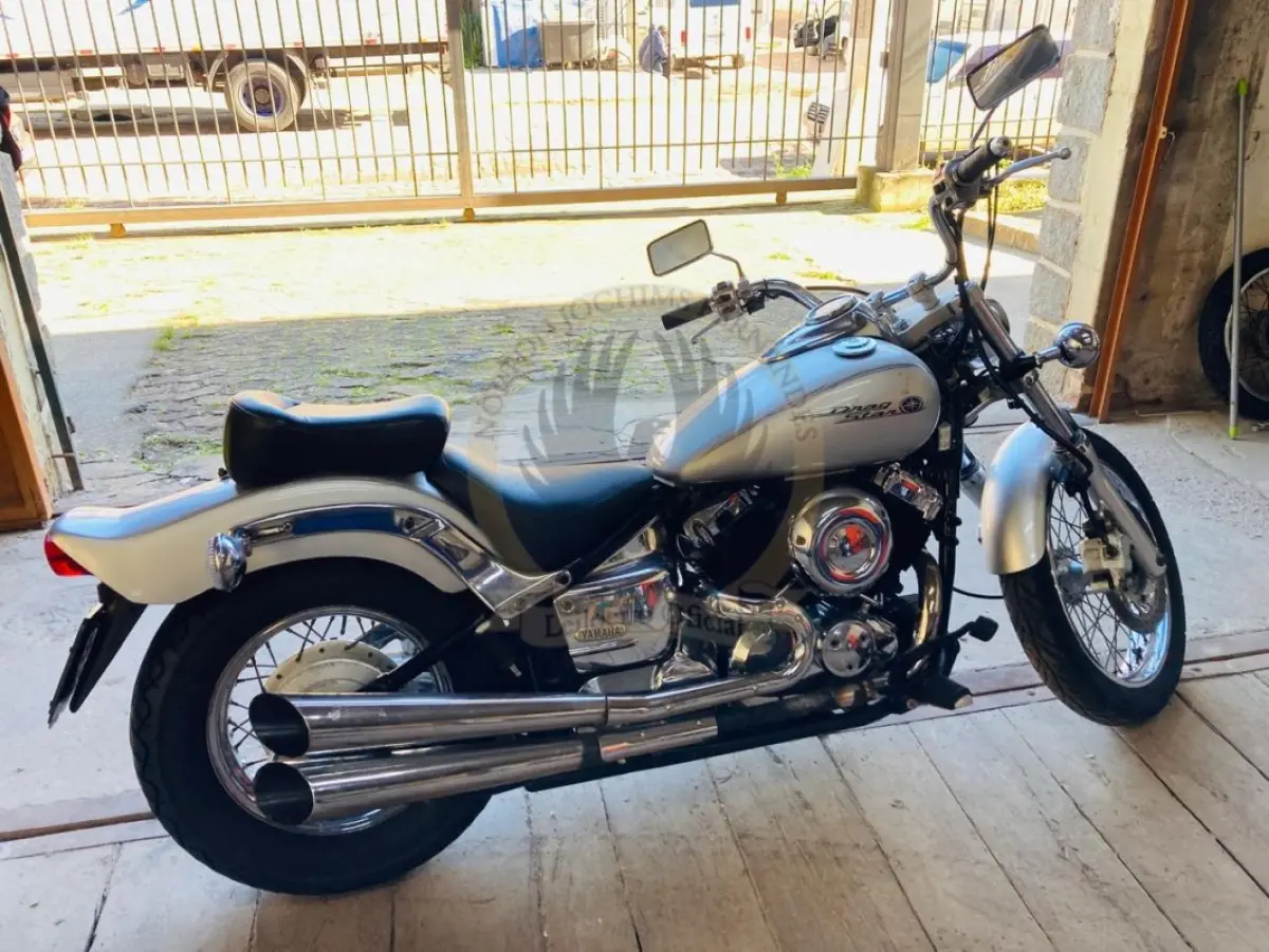 LOTE 010 - YAMAHA/DRAG STAR XVS 650, fabricação/modelo 2005/2005, placa NFO 1D03, cor prata.