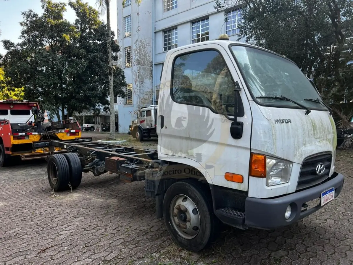 LOTE 007 - Caminhão Hyundai/HD80, fabricação/modelo 2021/2022, diesel, cor branca, carroceria fechada (sem chave)