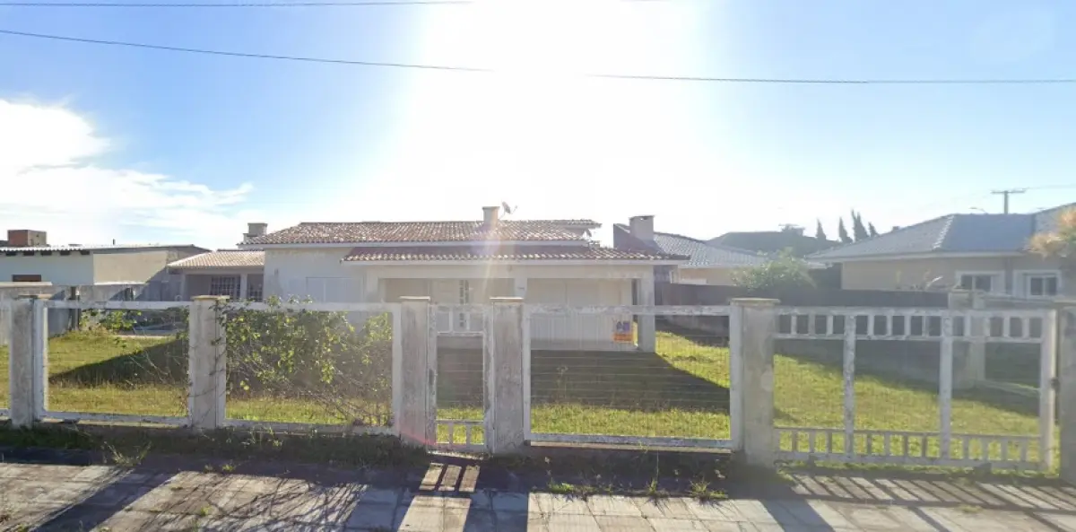 LOTE 000 - Um terreno urbano, situado na Praia Noiva do Mar, no município de Xangri-lá(RS) Rua dos Girassóis nº 463