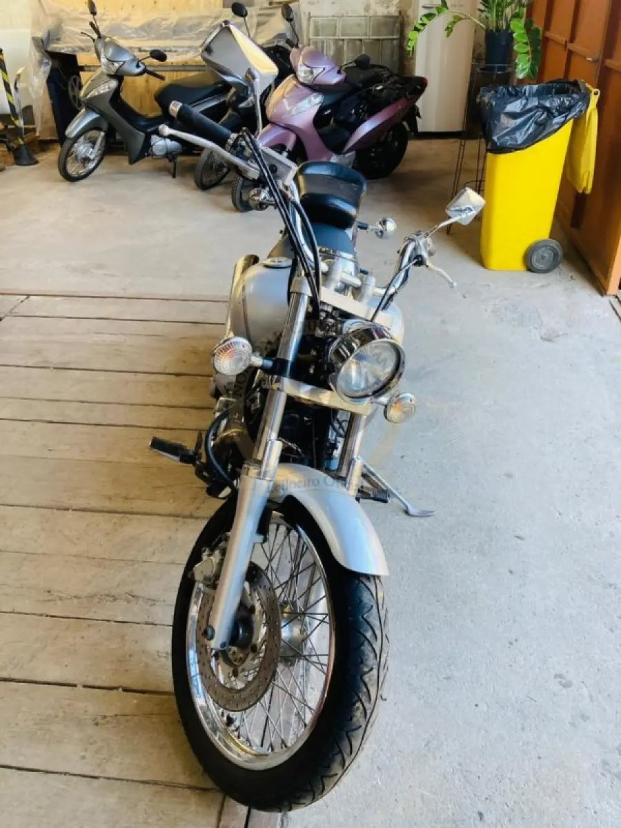 LOTE 010 - YAMAHA/DRAG STAR XVS 650, fabricação/modelo 2005/2005, placa NFO 1D03, cor prata.