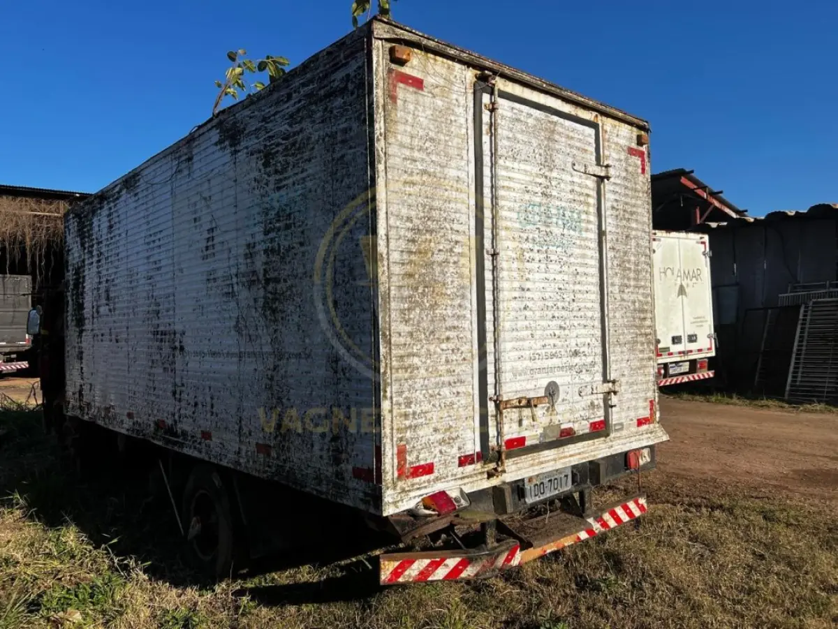 LOTE 003 - VOLKSWAGEN – 8-140 2p (diesel), fabricação/modelo 1995/1995, cor: vermelha (sem chave)