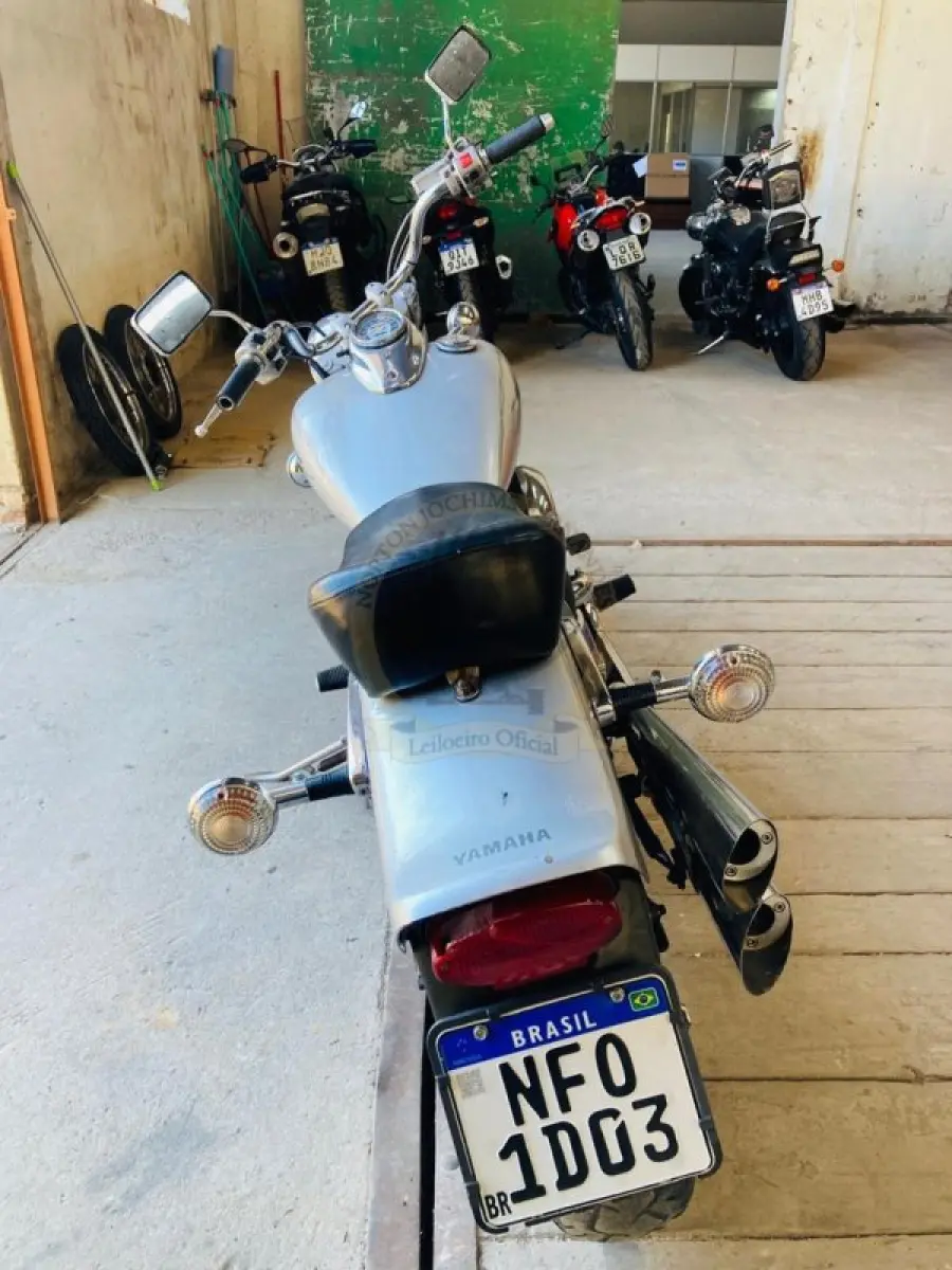 LOTE 010 - YAMAHA/DRAG STAR XVS 650, fabricação/modelo 2005/2005, placa NFO 1D03, cor prata.