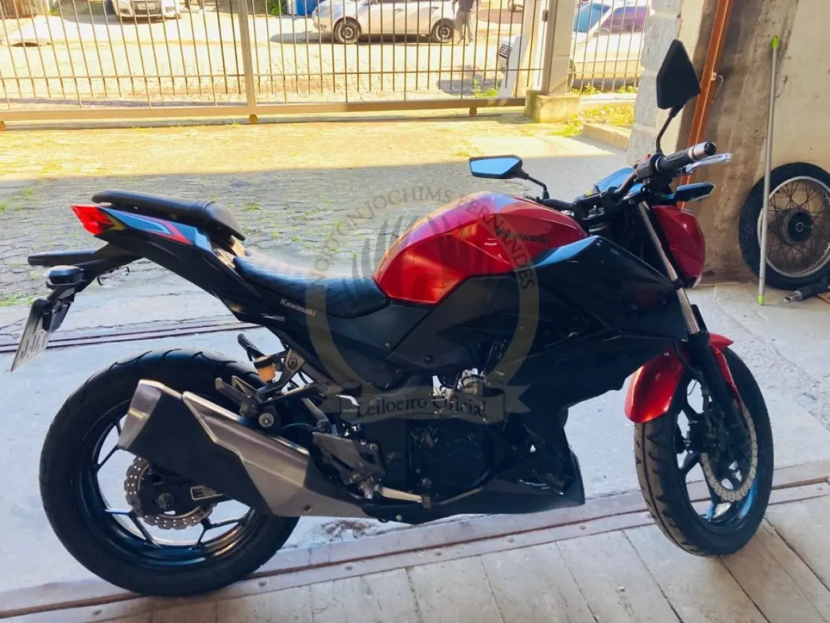 LOTE 007 - KAWASAKI/Z300, fabricação/modelo 2017/2018, placa QIT 9J46, cor laranja.