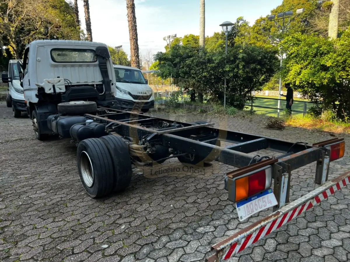 LOTE 007 - Caminhão Hyundai/HD80, fabricação/modelo 2021/2022, diesel, cor branca, carroceria fechada (sem chave)