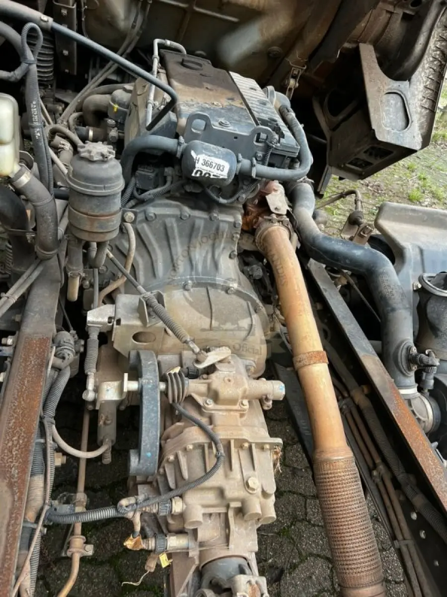 LOTE 002 - Caminhão M.Benz/Accelo 815 CE, diesel, cor branca, carroceria fechada/cabine estendida, fabricação/modelo 2021/2022 (sem chave)