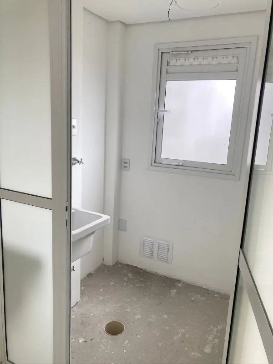 LOTE 022 - Apt 509 do Edificio Quintal Moinhos, Bairro Moinhos de Vento, na Rua Trav. Carmen e Pça Monsenhor E. Lotermann com área privativa de 43,11m2, vai junto o BOX