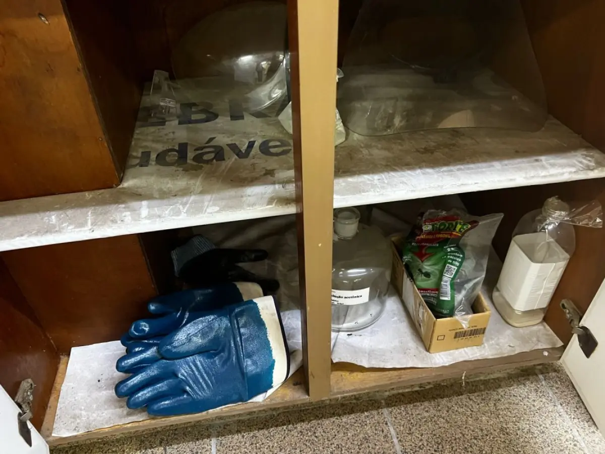 LOTE 016 - Laboratório