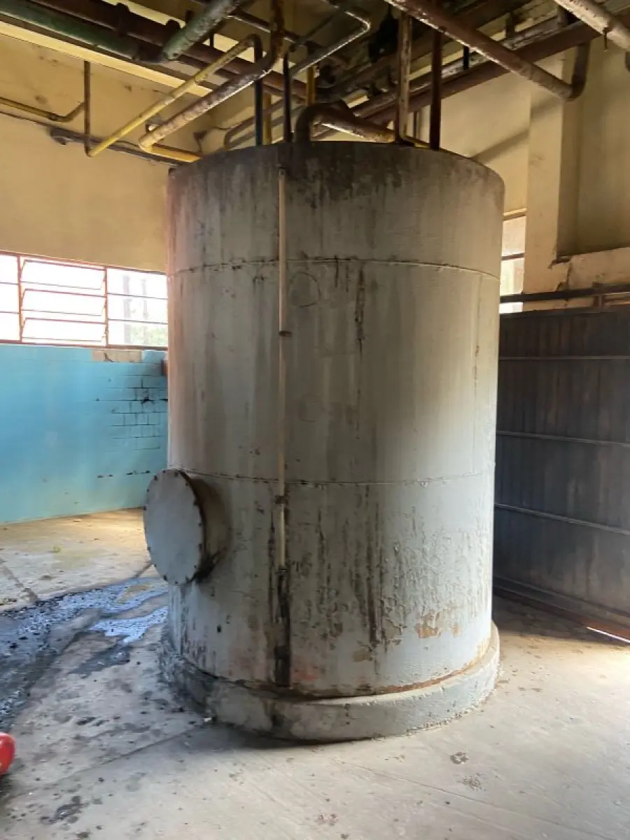 LOTE 027 - Tanque oleo