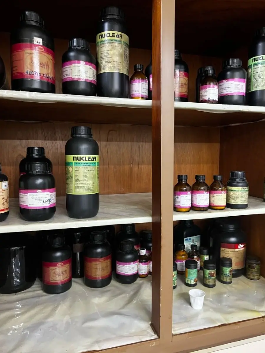 LOTE 016 - Laboratório