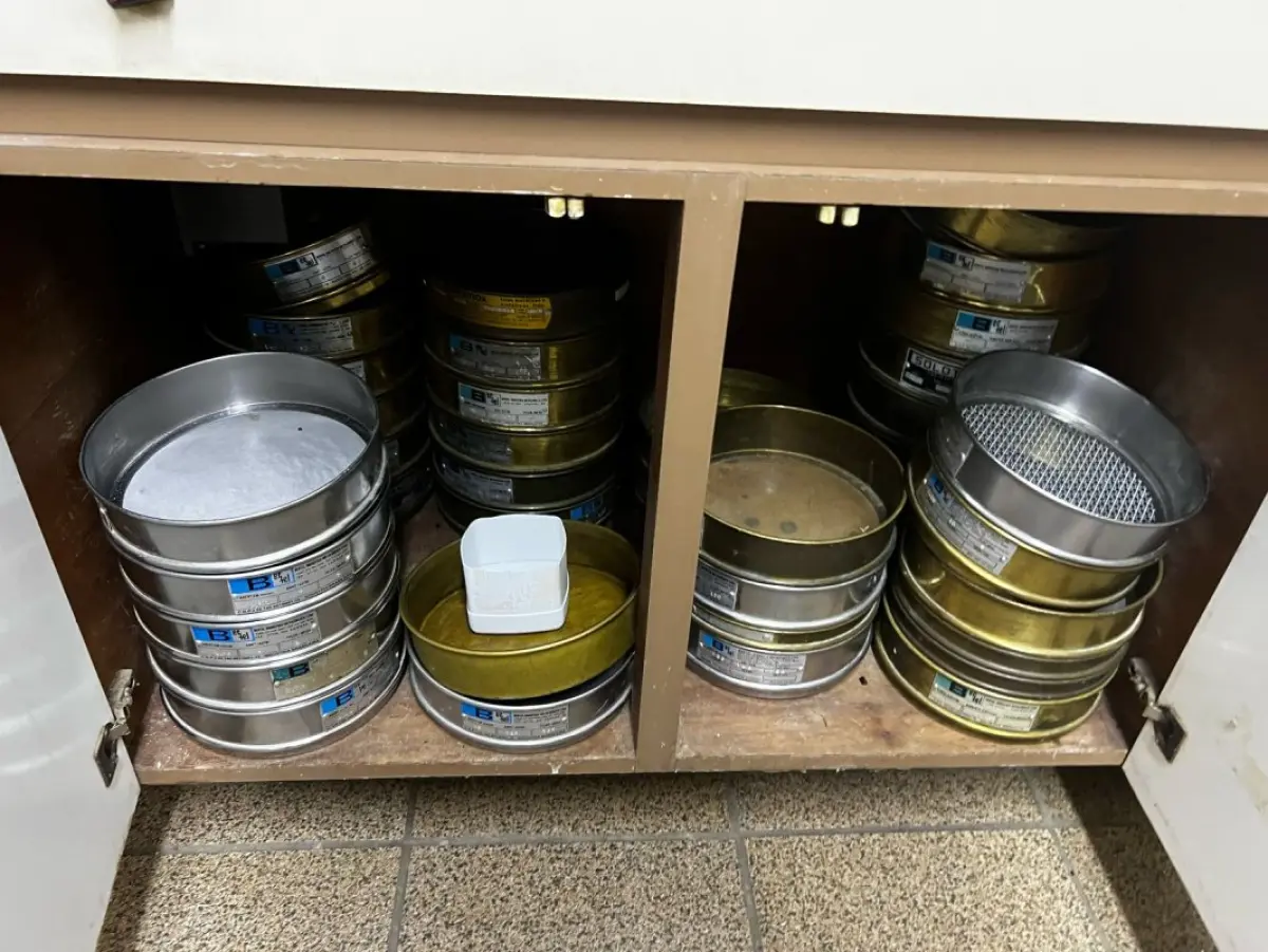 LOTE 016 - Laboratório