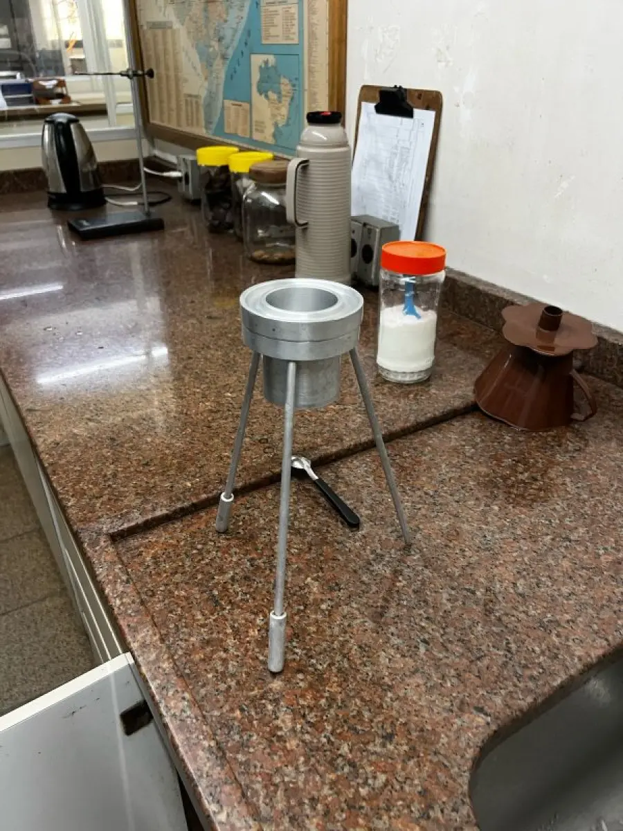 LOTE 016 - Laboratório