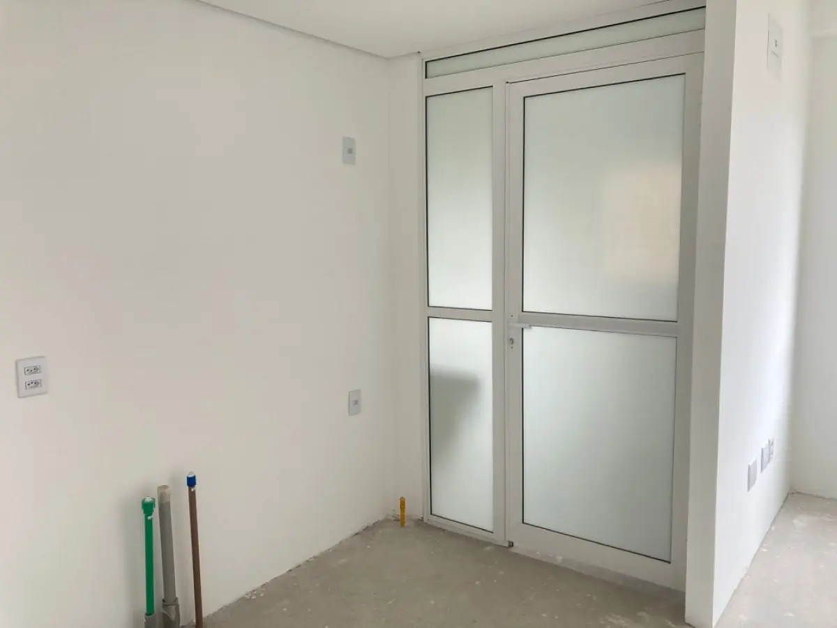 LOTE 022 - Apt 509 do Edificio Quintal Moinhos, Bairro Moinhos de Vento, na Rua Trav. Carmen e Pça Monsenhor E. Lotermann com área privativa de 43,11m2, vai junto o BOX