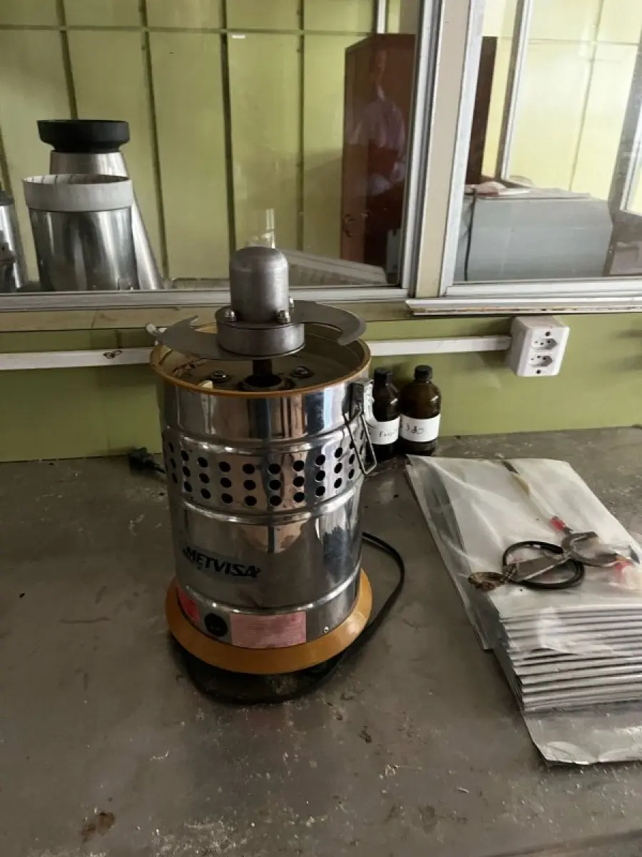 LOTE 016 - Laboratório