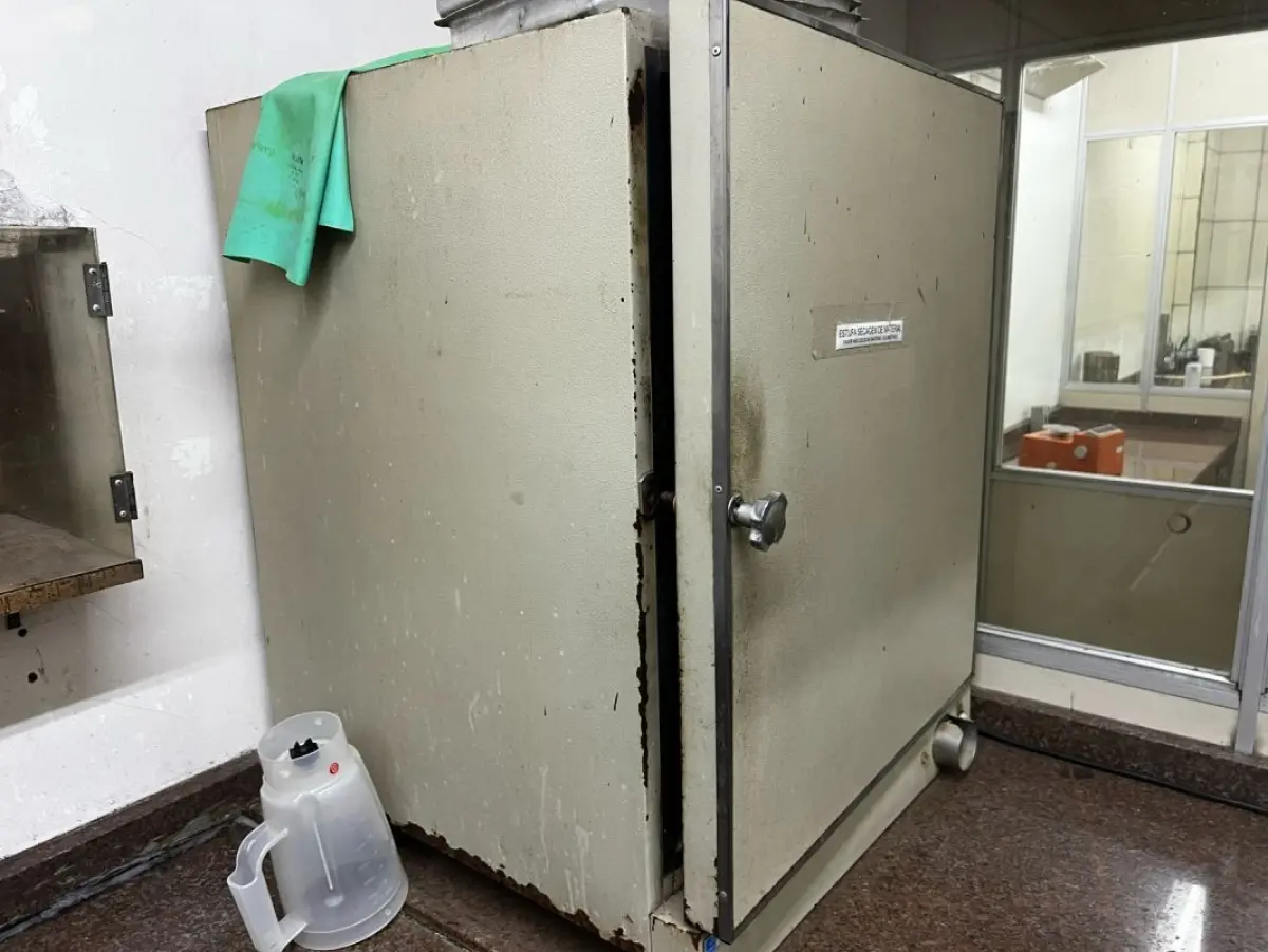 LOTE 016 - Laboratório