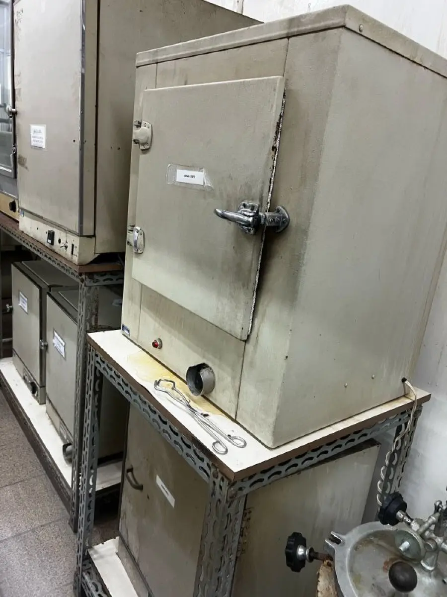 LOTE 016 - Laboratório