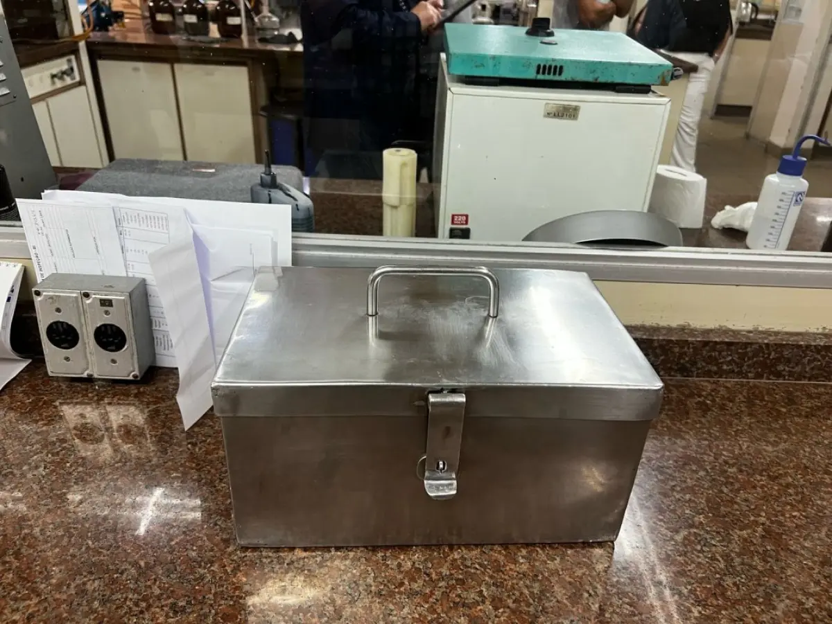 LOTE 016 - Laboratório