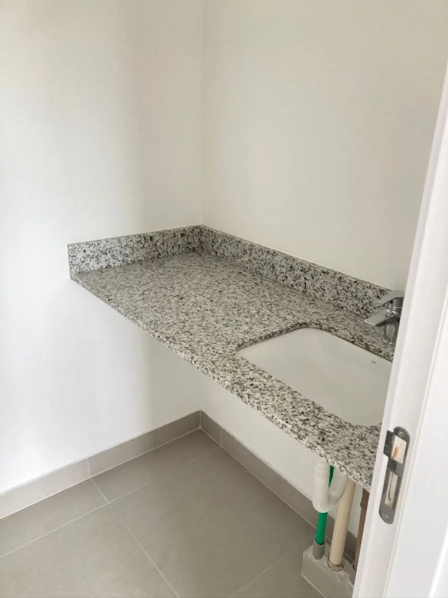 LOTE 022 - Apt 509 do Edificio Quintal Moinhos, Bairro Moinhos de Vento, na Rua Trav. Carmen e Pça Monsenhor E. Lotermann com área privativa de 43,11m2, vai junto o BOX