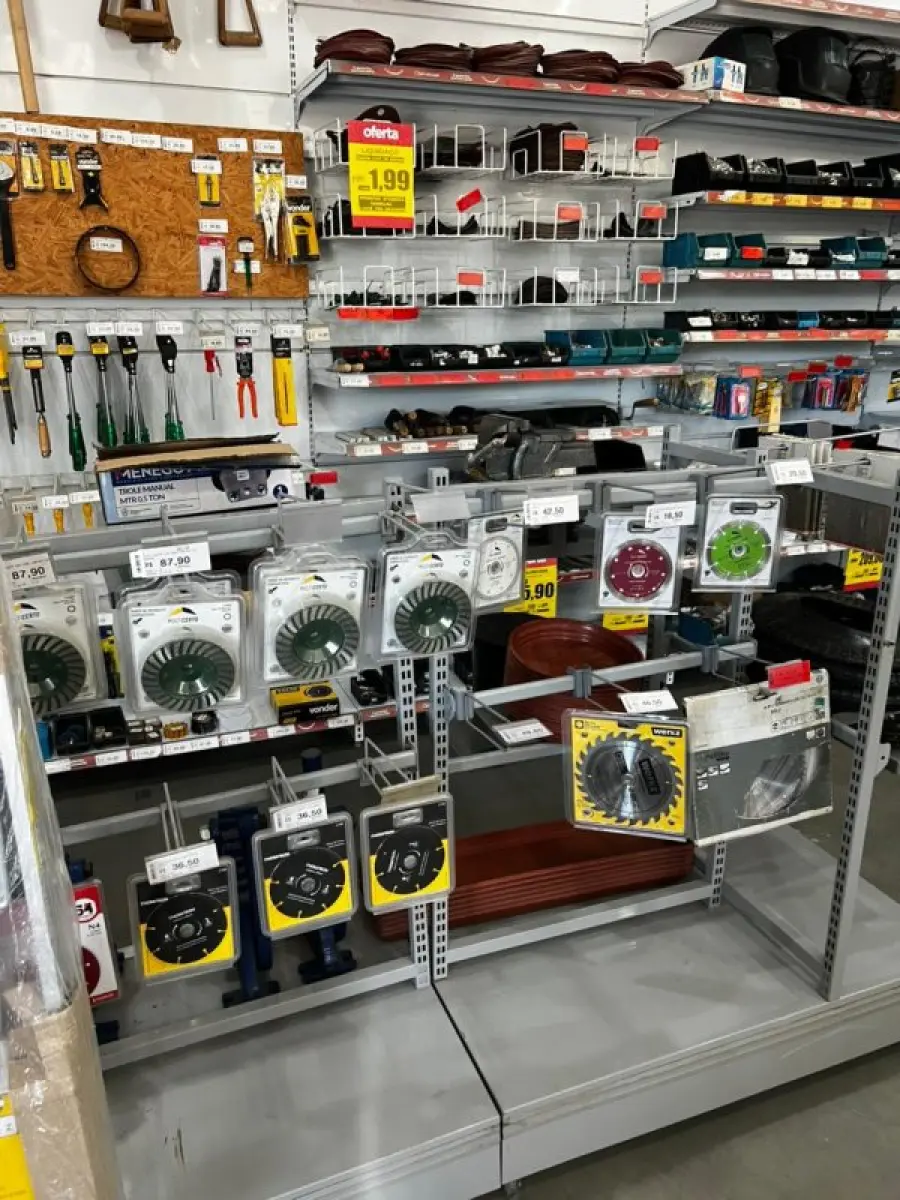 LOTE 002 - Lote englobado de todos os itens de ferragem