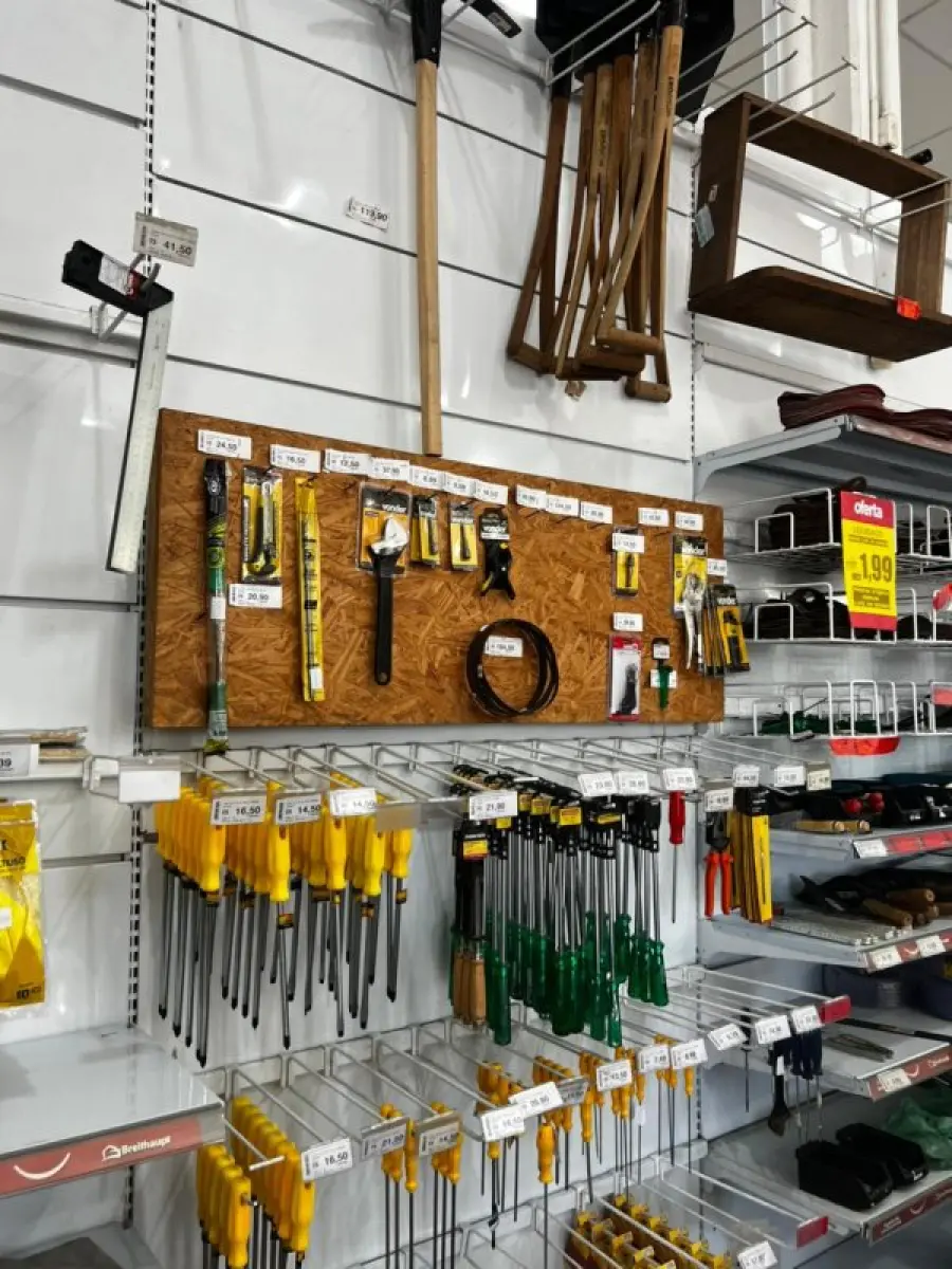 LOTE 002 - Lote englobado de todos os itens de ferragem