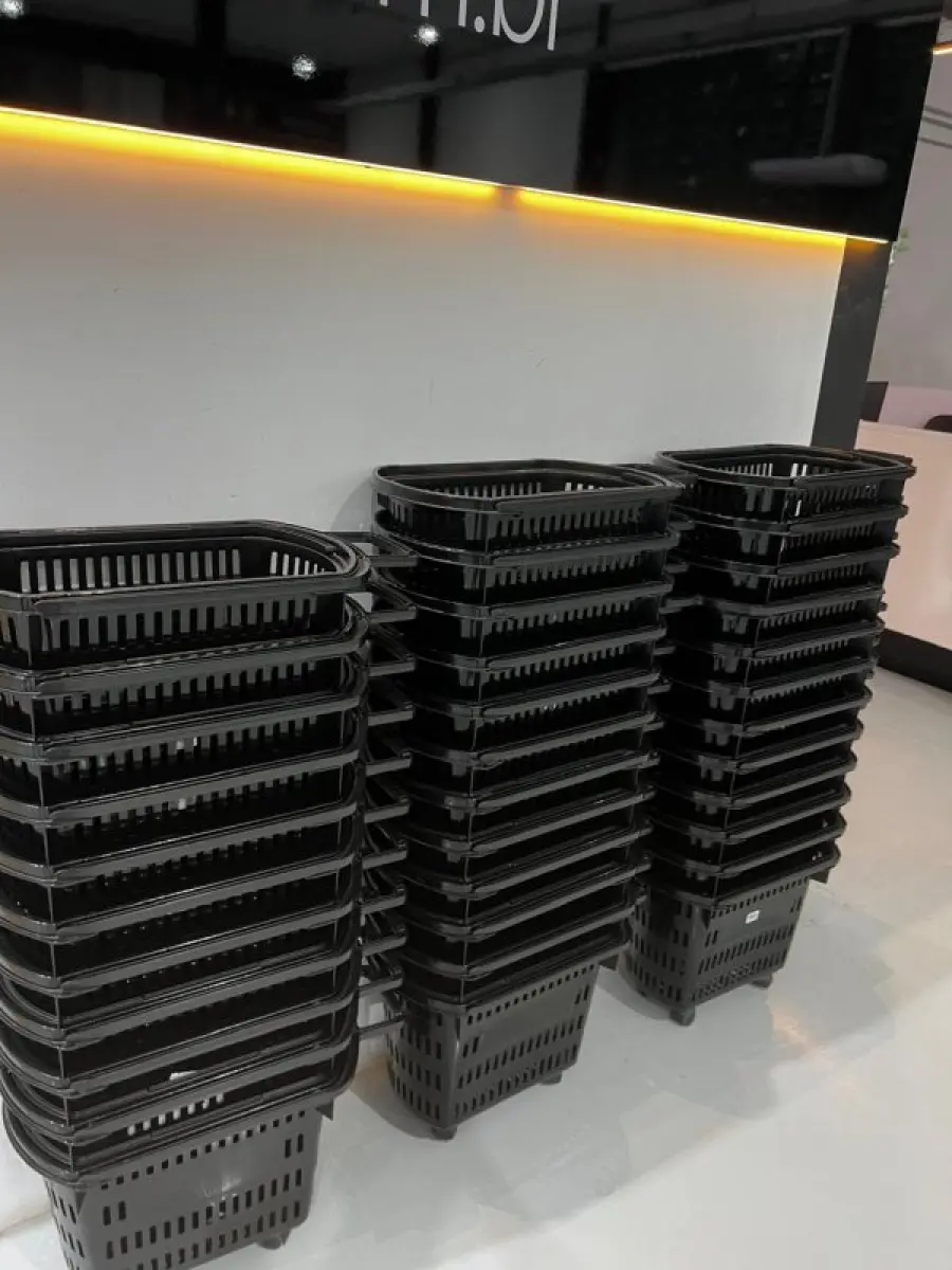 LOTE 001 - Lote englobado - CAMINHÃO MERCEDES-BENZ ATEGO 11/12; FURGÃO MERCEDES-BENZ SPRINTER 14/15 BENS MÓVEIS DIVERSOS – ITENS PARA LOJAS