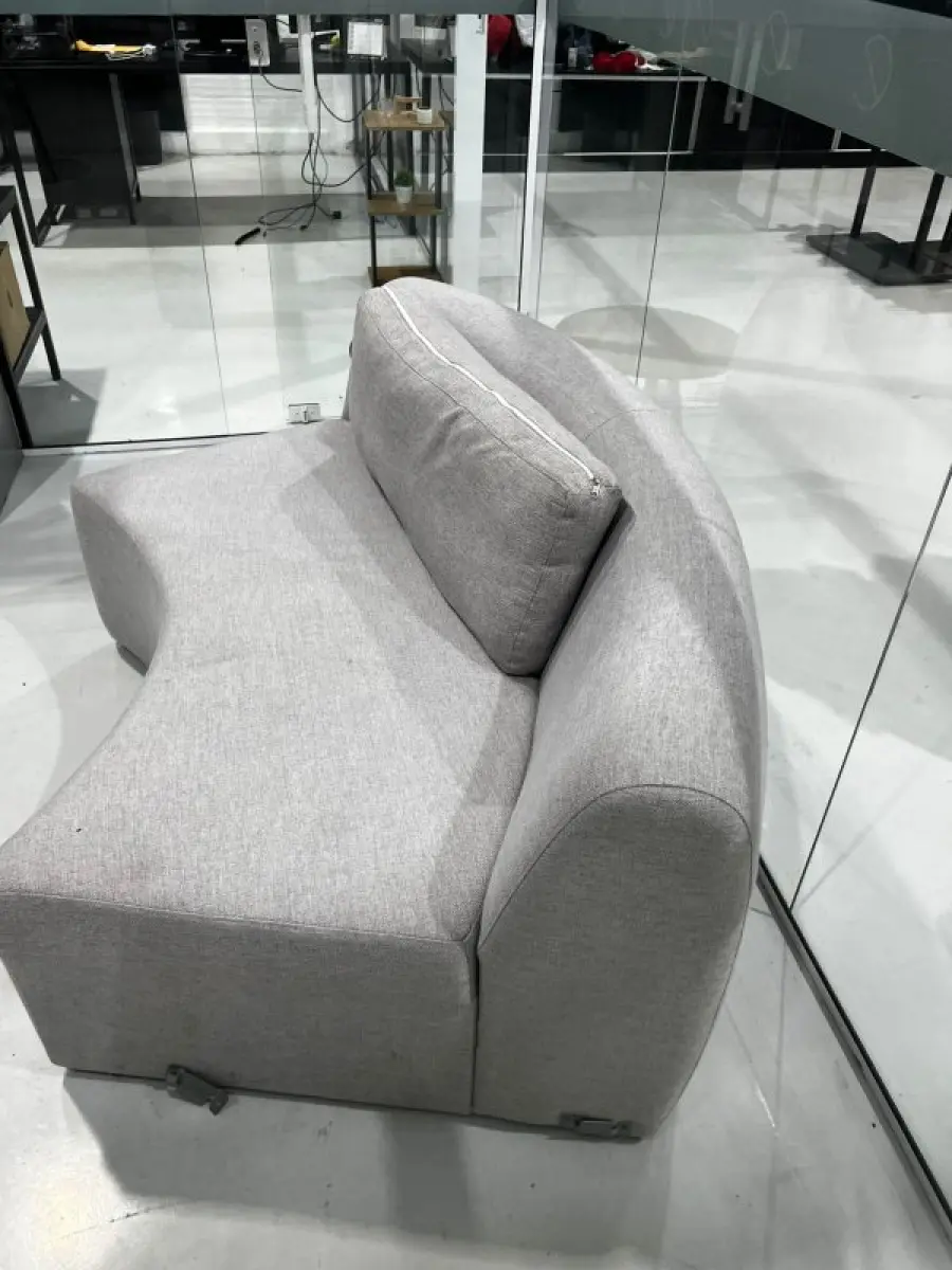 LOTE 003 - Lote de moveis, roupas