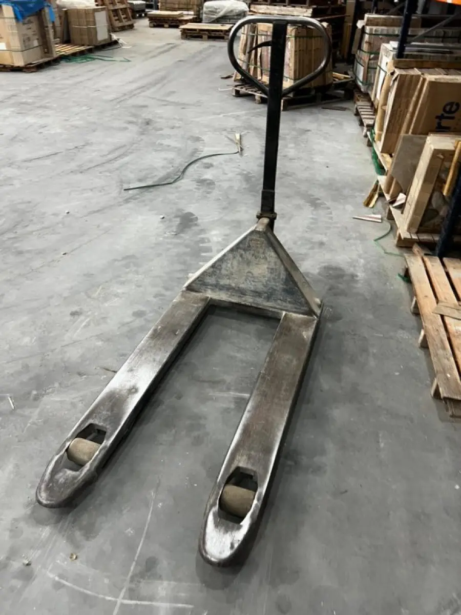 LOTE 002 - Lote englobado de todos os itens de ferragem