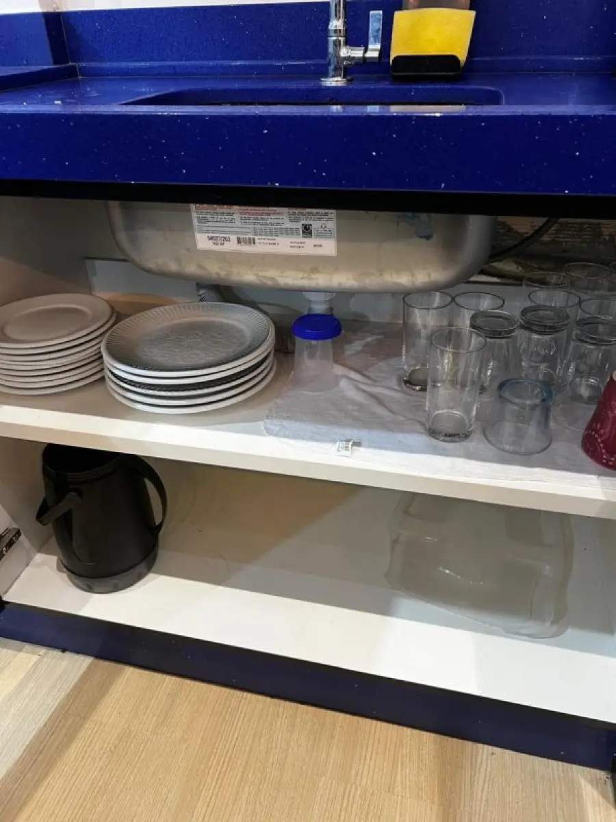 LOTE 001 - Lote englobado - CAMINHÃO MERCEDES-BENZ ATEGO 11/12; FURGÃO MERCEDES-BENZ SPRINTER 14/15 BENS MÓVEIS DIVERSOS – ITENS PARA LOJAS