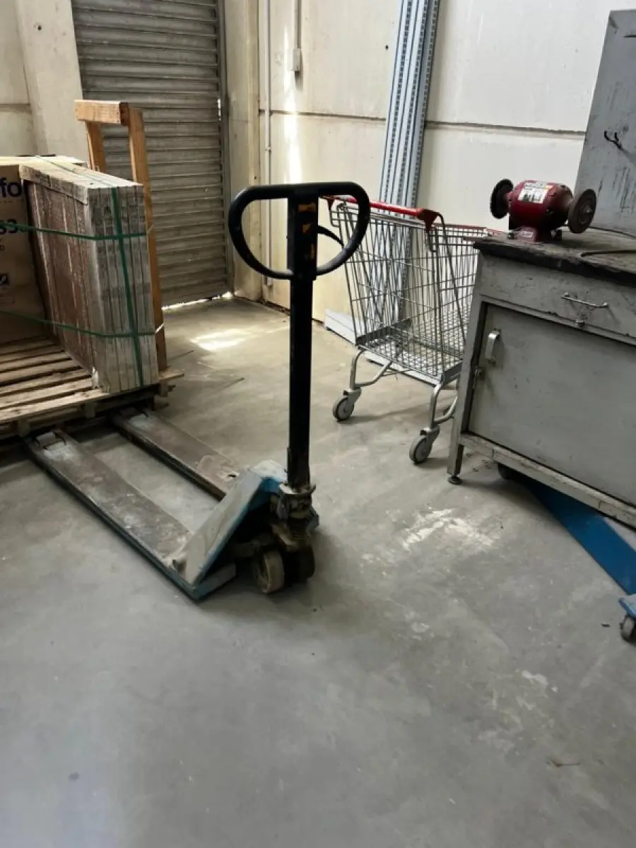 LOTE 002 - Lote englobado de todos os itens de ferragem