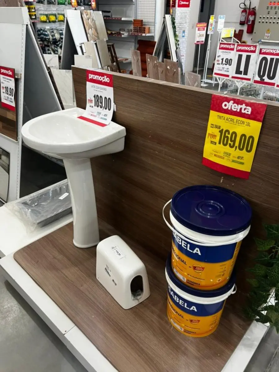 LOTE 002 - Lote englobado de todos os itens de ferragem