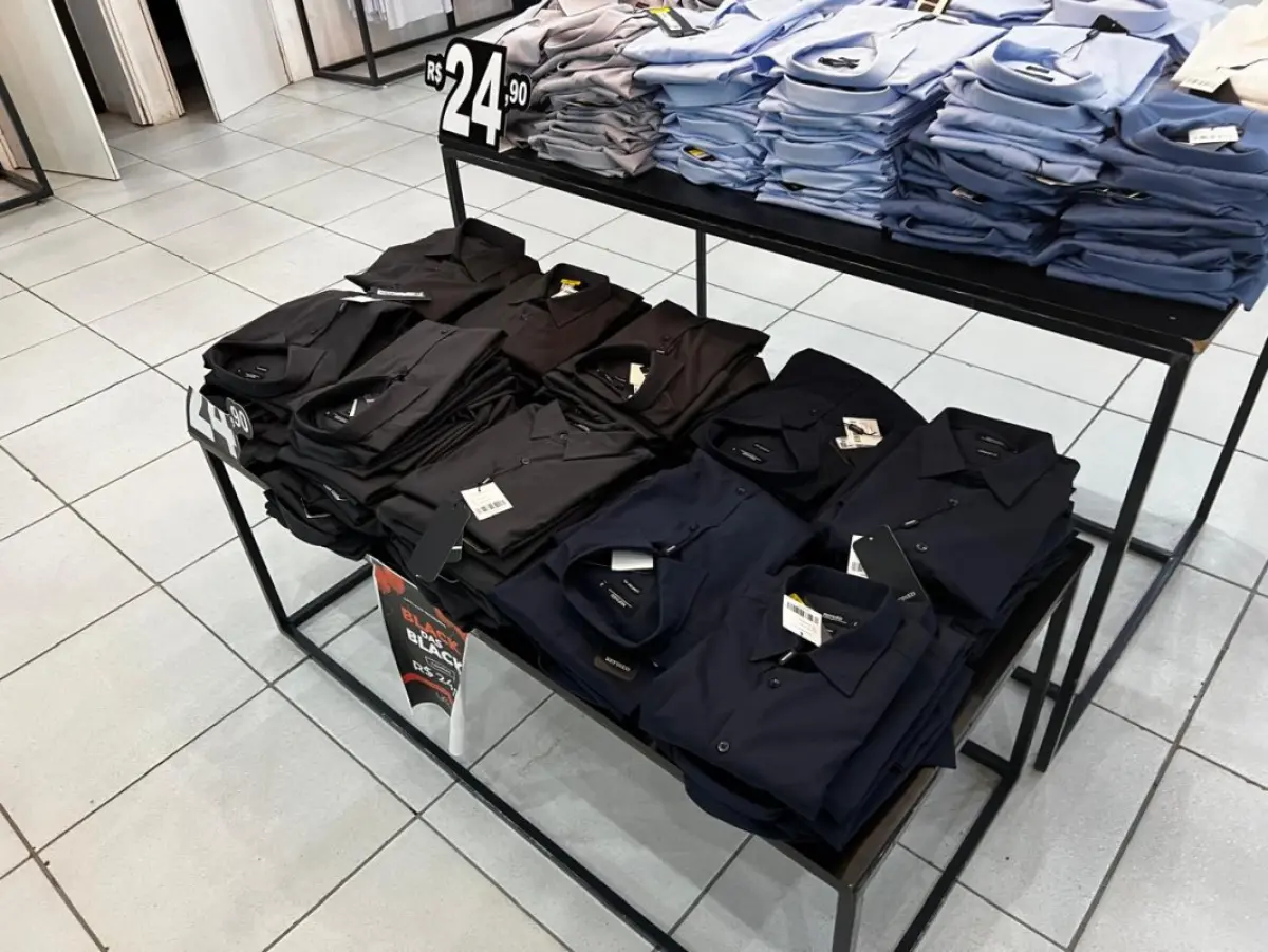 LOTE 004 - Roupas, moveis, eletrônicos