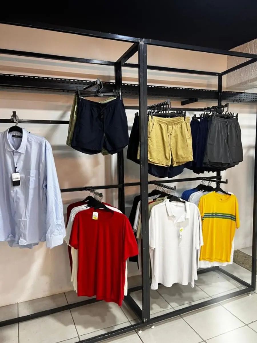 LOTE 004 - Roupas, moveis, eletrônicos