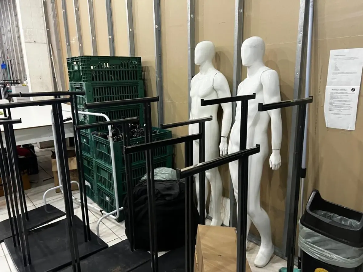 LOTE 004 - Roupas, moveis, eletrônicos