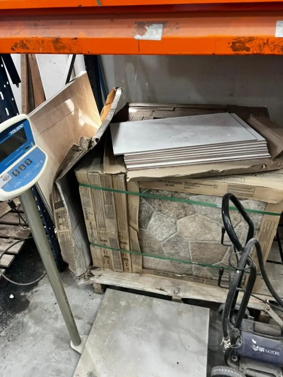 LOTE 002 - Lote englobado de todos os itens de ferragem