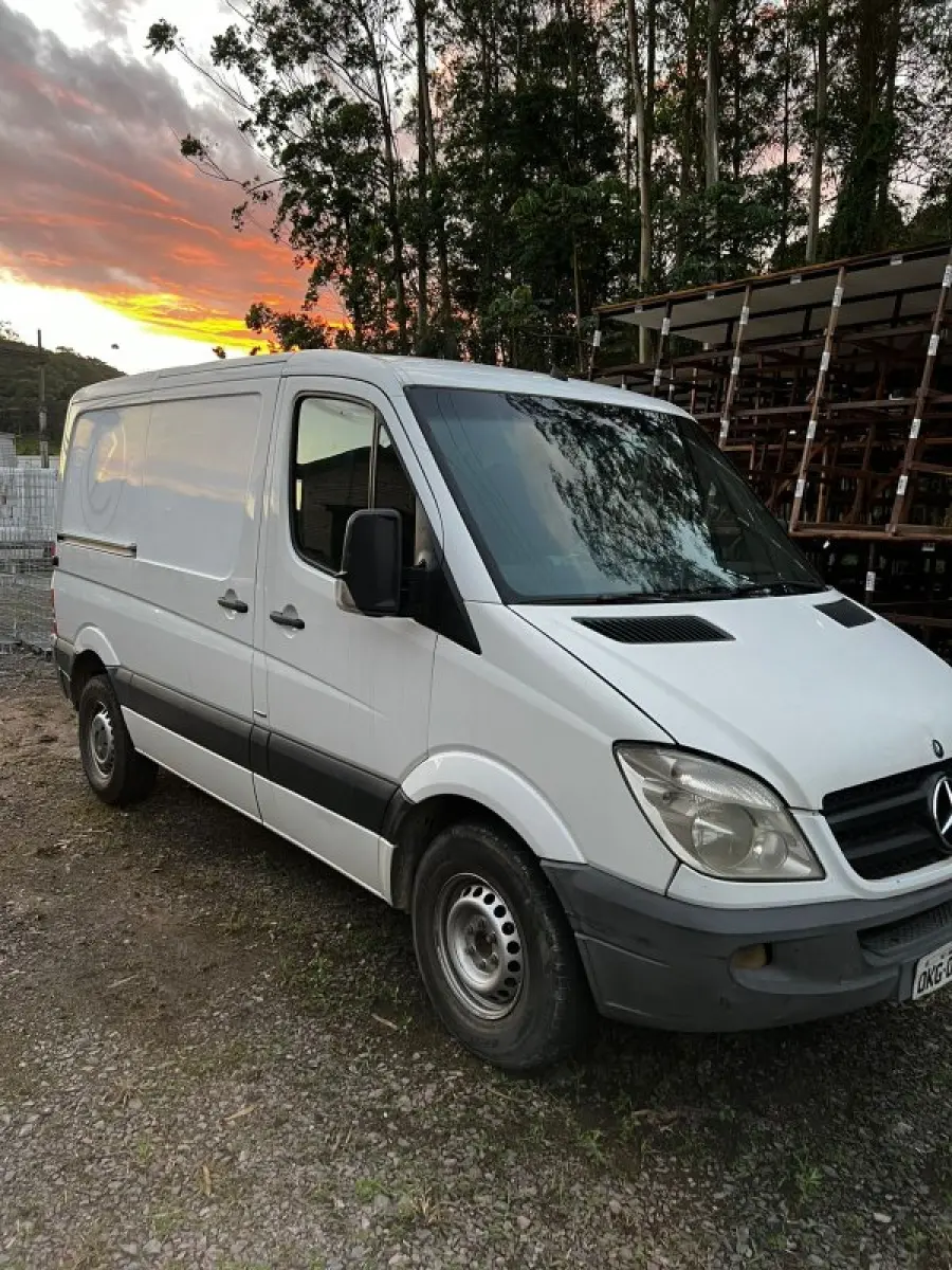 LOTE 002 - FURGÃO MERCEDES-BENZ SPRINTER 311 CDI STREET fab/mod 2014/2015