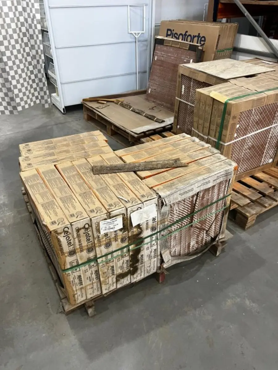 LOTE 002 - Lote englobado de todos os itens de ferragem