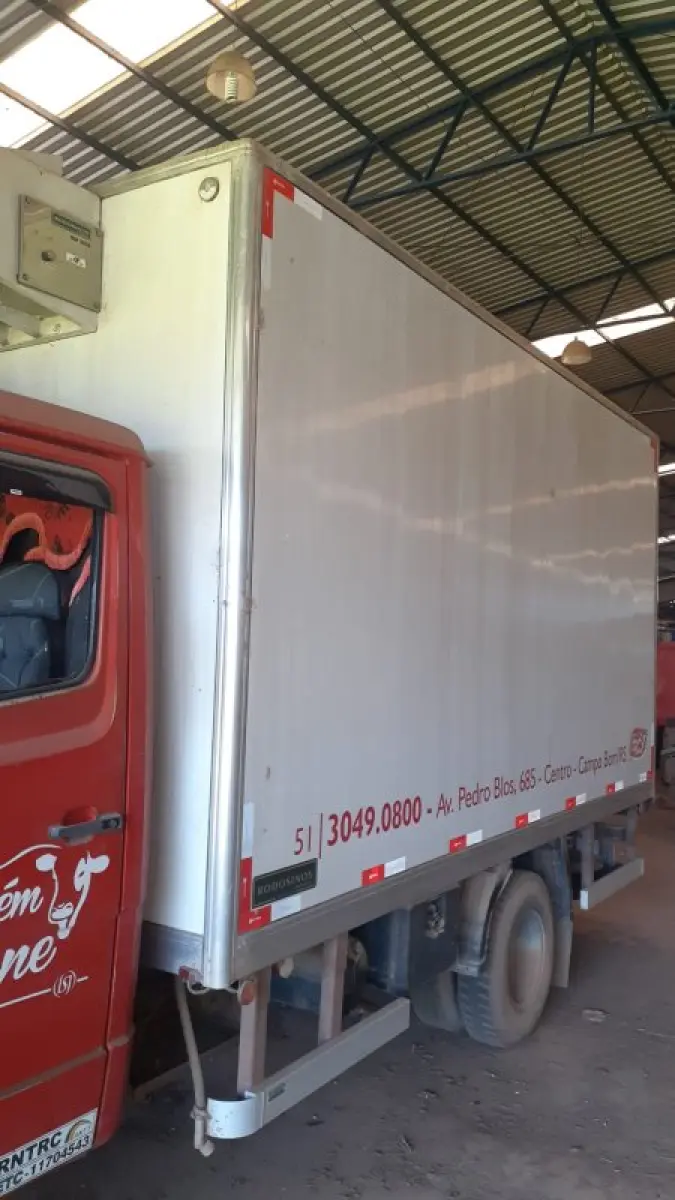 LOTE 001 - Mercedes Benz 709, ano 1991/1992, vermelho c/baú frigorifico