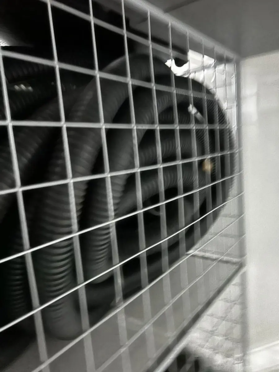 LOTE 003 - Lote de moveis, roupas