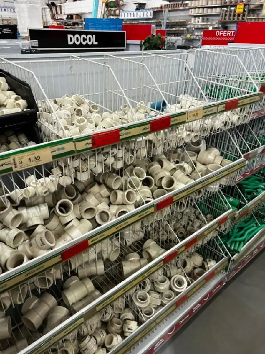 LOTE 002 - Lote englobado de todos os itens de ferragem