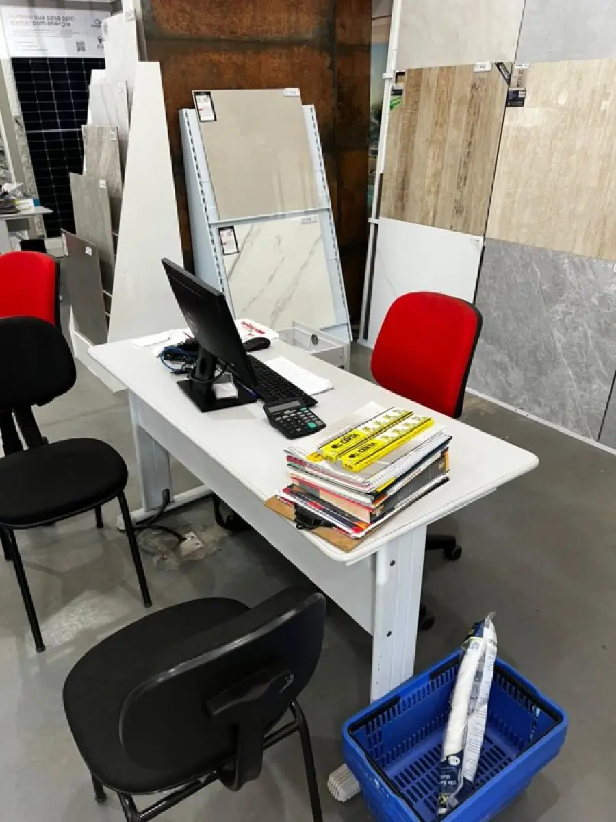 LOTE 002 - Lote englobado de todos os itens de ferragem