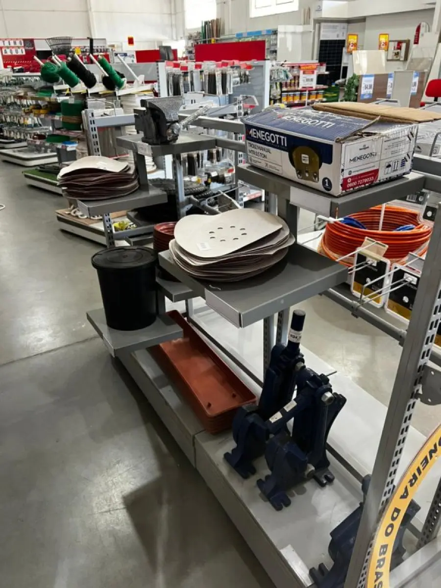 LOTE 002 - Lote englobado de todos os itens de ferragem