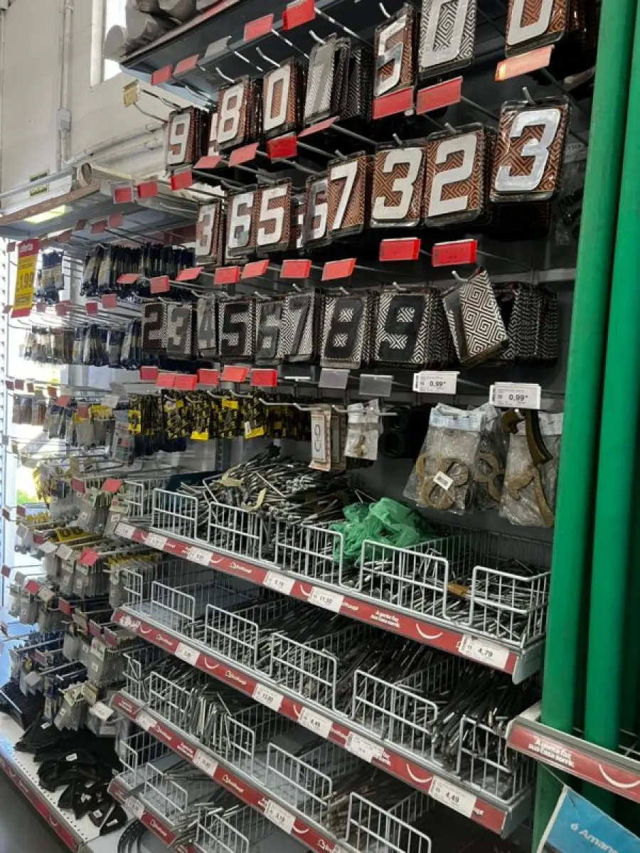 LOTE 002 - Lote englobado de todos os itens de ferragem