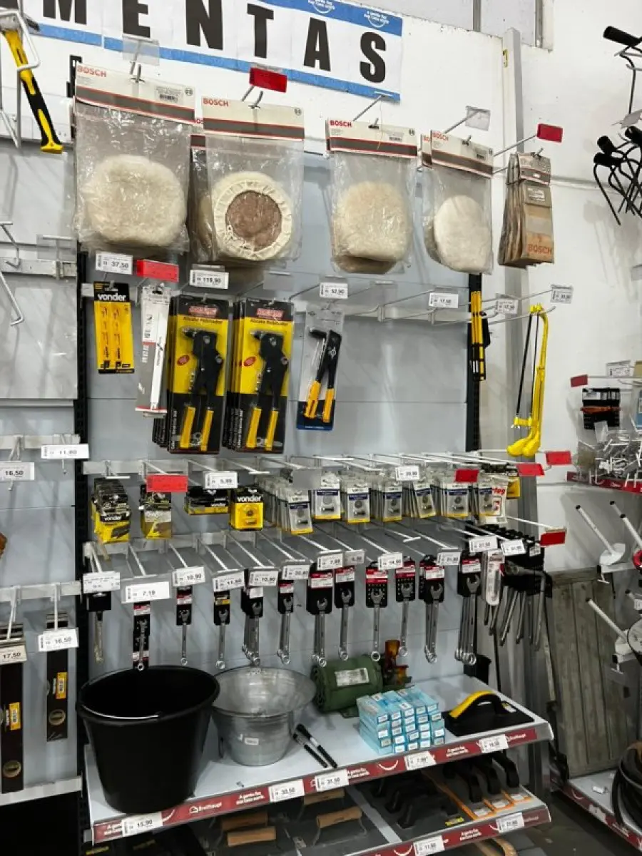 LOTE 002 - Lote englobado de todos os itens de ferragem