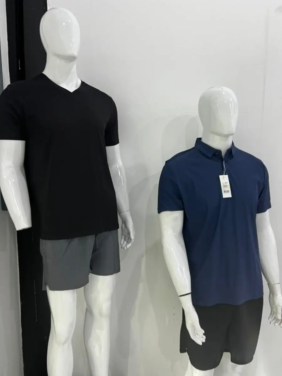 LOTE 003 - Lote de moveis, roupas