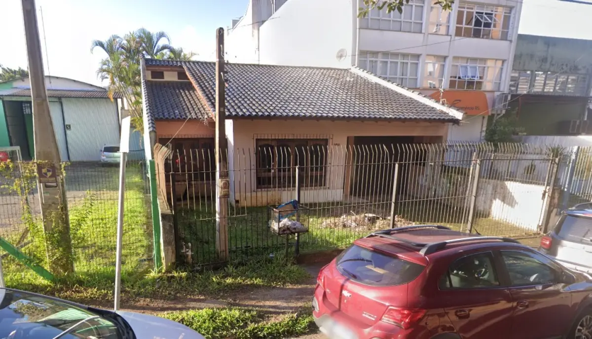 LOTE 050 - UM TERRENO URBANO, sem benfeitorias, constituído da fração 17, proveniente do desmembramento de uma área de terras com 8.326,46m2,
