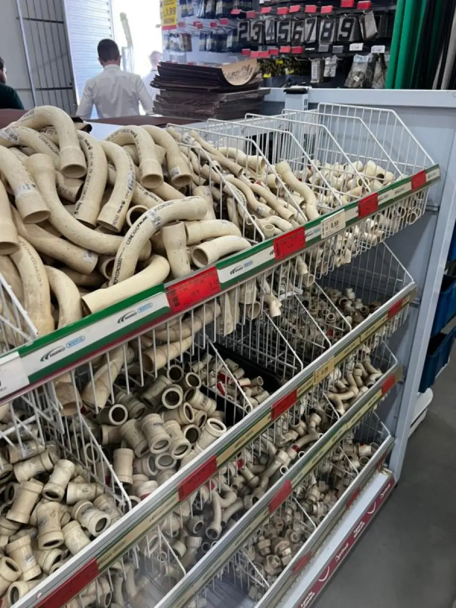 LOTE 002 - Lote englobado de todos os itens de ferragem