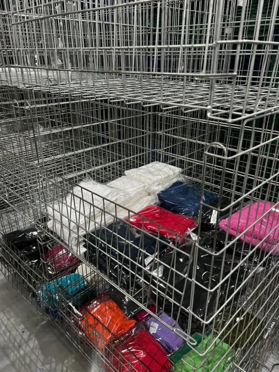 LOTE 001 - Lote englobado - CAMINHÃO MERCEDES-BENZ ATEGO 11/12; FURGÃO MERCEDES-BENZ SPRINTER 14/15 BENS MÓVEIS DIVERSOS – ITENS PARA LOJAS