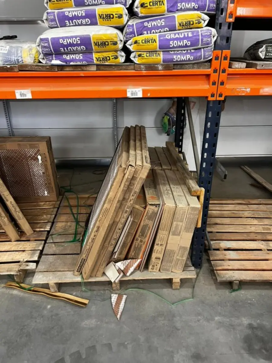 LOTE 002 - Lote englobado de todos os itens de ferragem