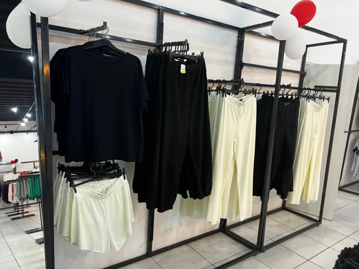 LOTE 004 - Roupas, moveis, eletrônicos